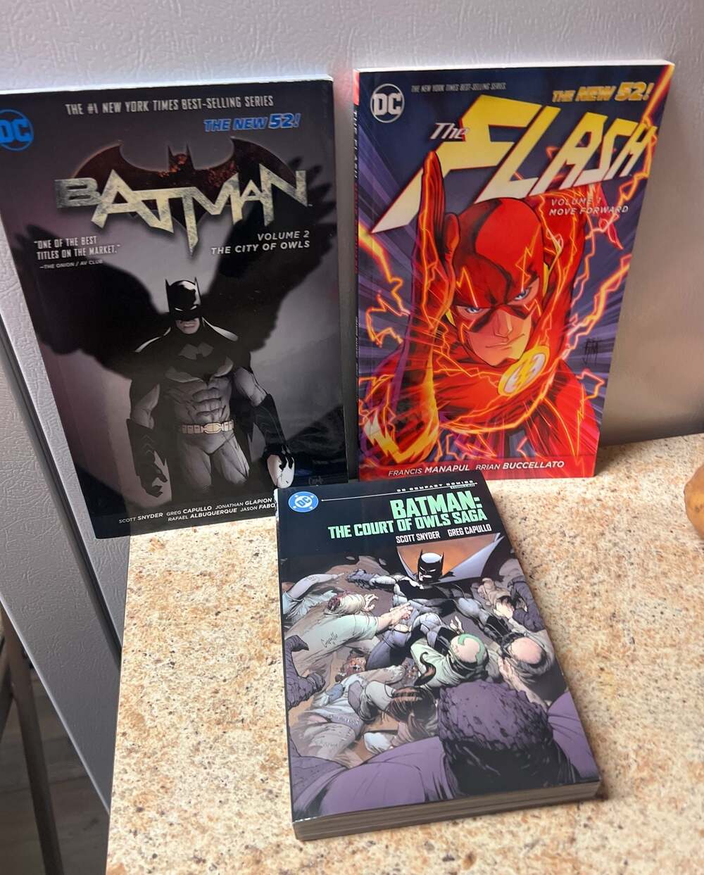 DC Comics Graphic Novel Bundle: Batman: The City of Owls (Vol 2), The Flash